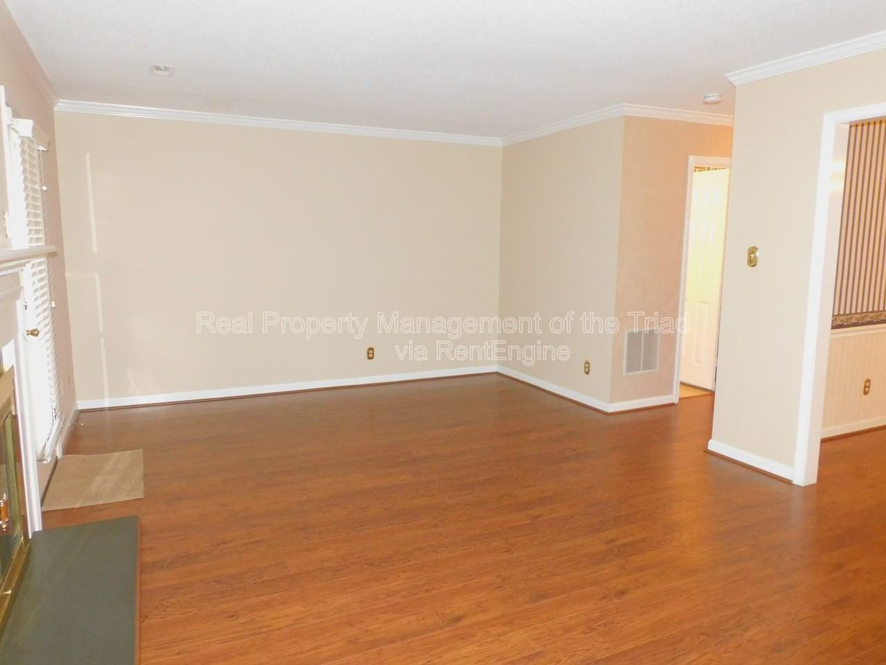 2418 Cottage Pl - Photo 5 of 27