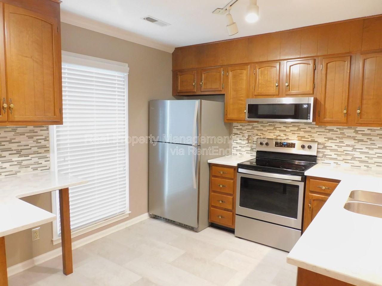 2418 Cottage Pl - Photo 7 of 27