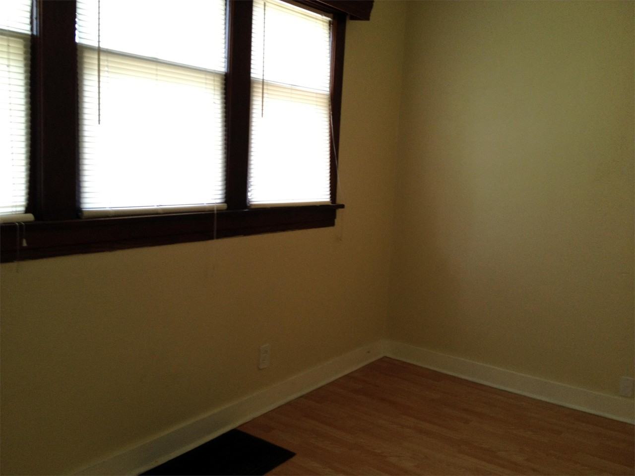 518 Locust St - Photo 3 of 11