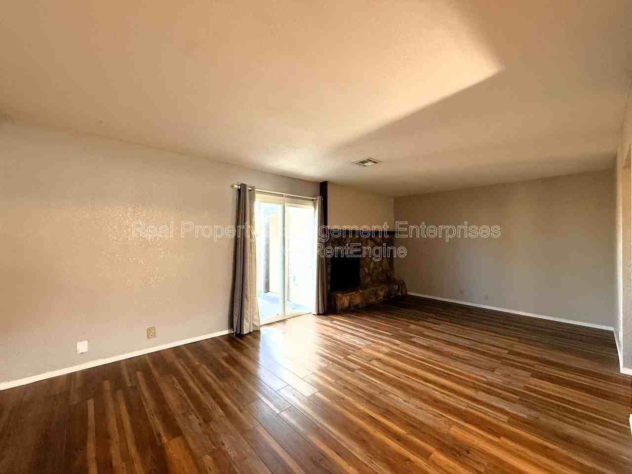 8081 Nw 23rd St - Photo 3 of 18