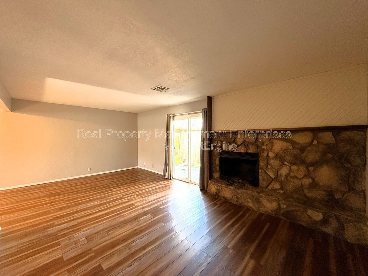 8081 Nw 23rd St - Photo 5 of 18