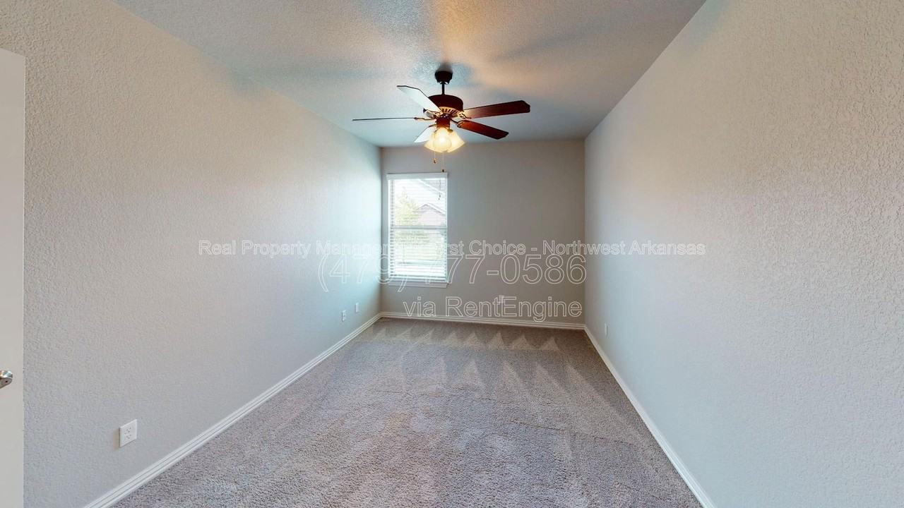 2705 W Shasta Rd - Photo 2 of 10