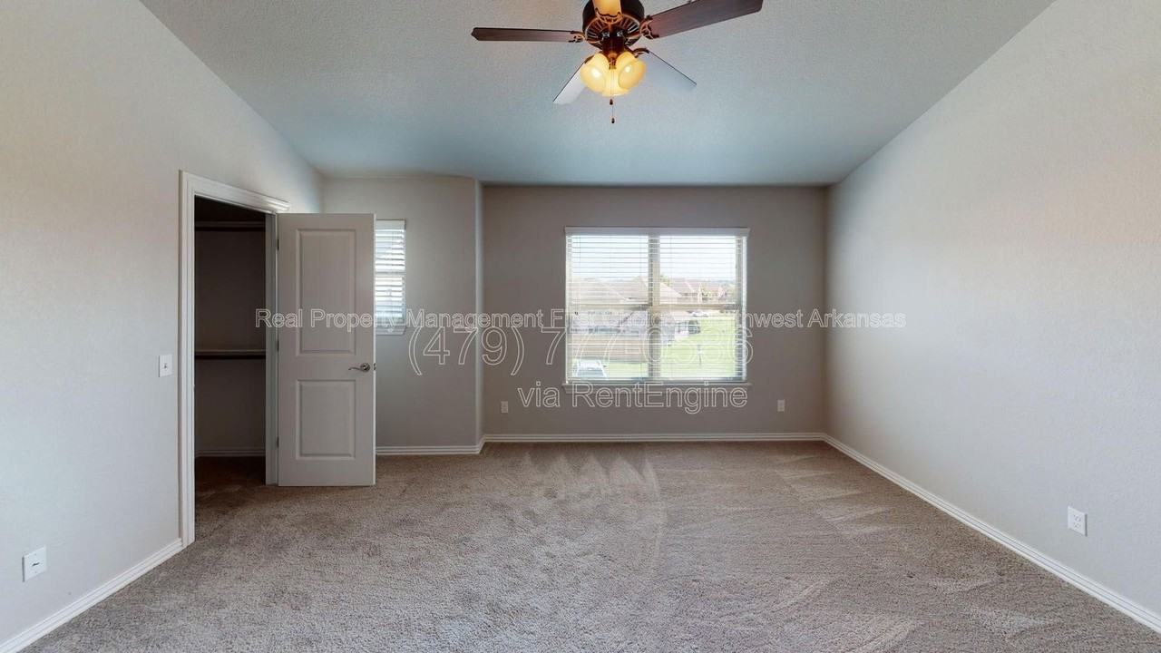 2705 W Shasta Rd - Photo 3 of 10