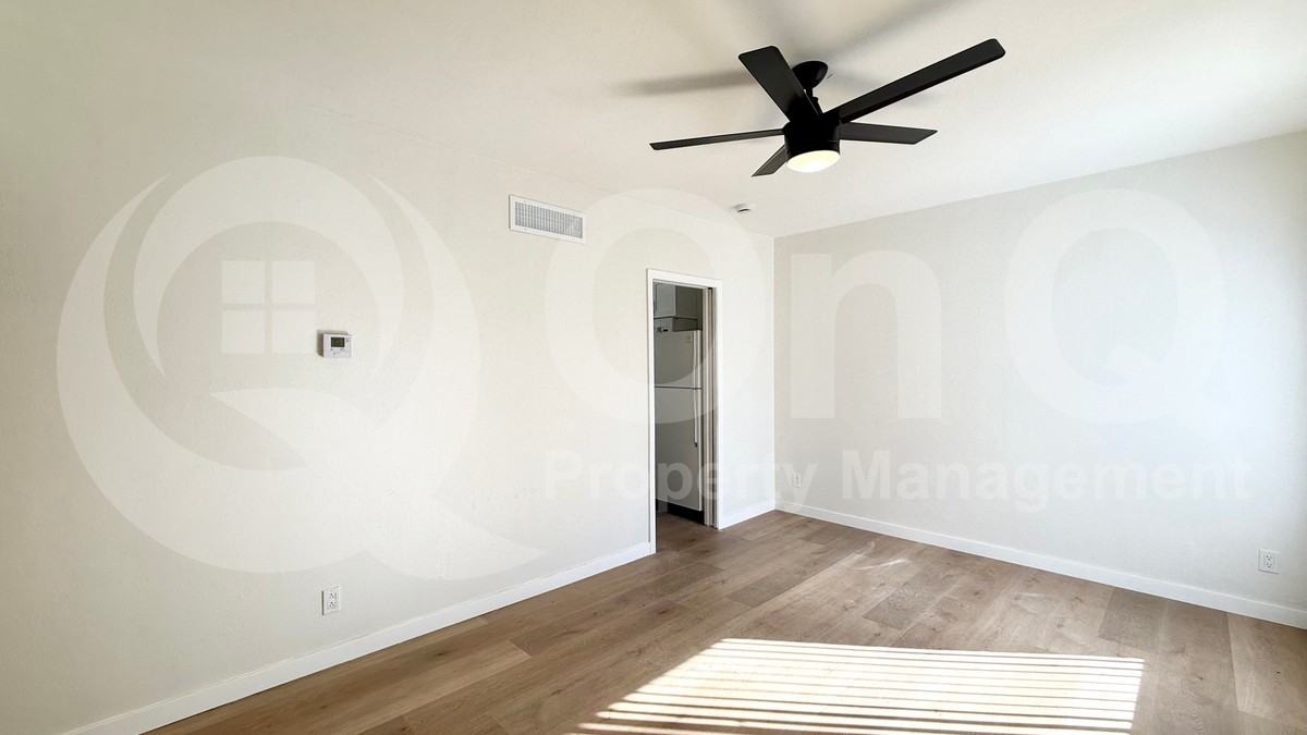 3931 N Longview Ave #2 - Photo 6 of 9