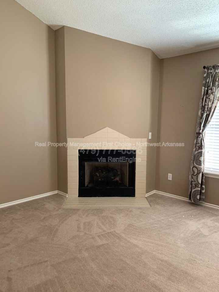 1612 Cresent St - Photo 5 of 24