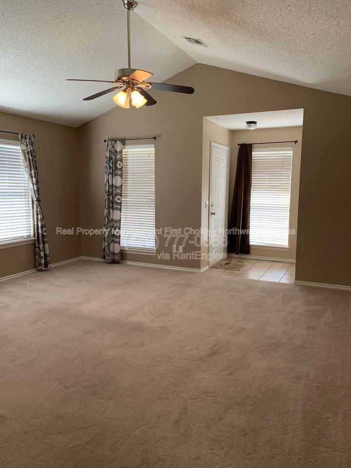 1612 Cresent St - Photo 6 of 24