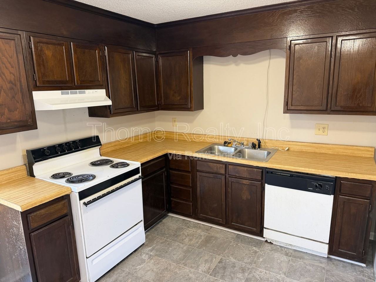 402 Holly Ct - Photo 4 of 10