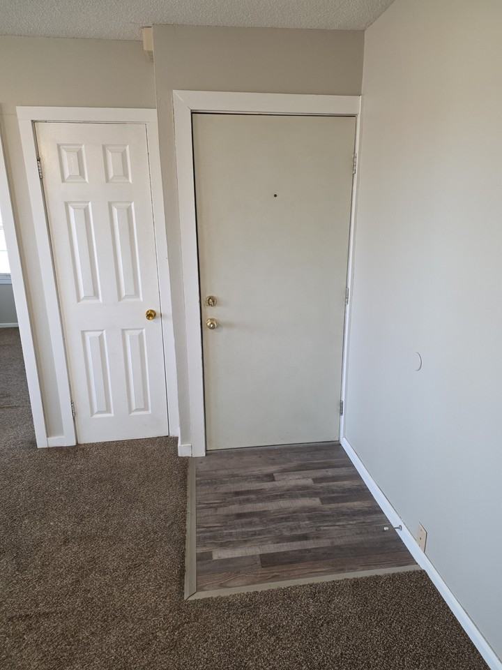 1141 Ne Chester Ave #4 - Photo 2 of 7