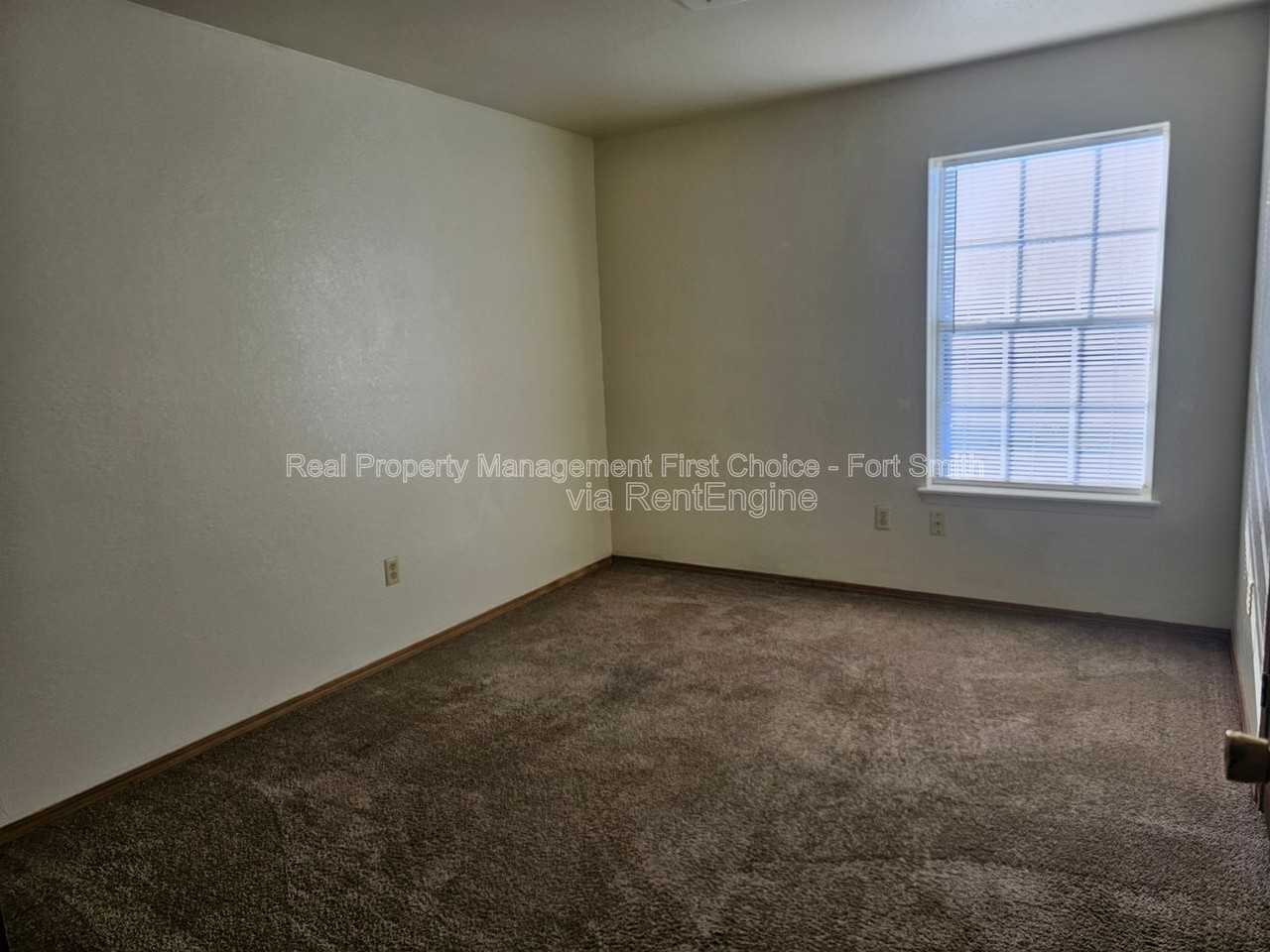 120 Cedar Creek Ct #10 - Photo 6 of 11