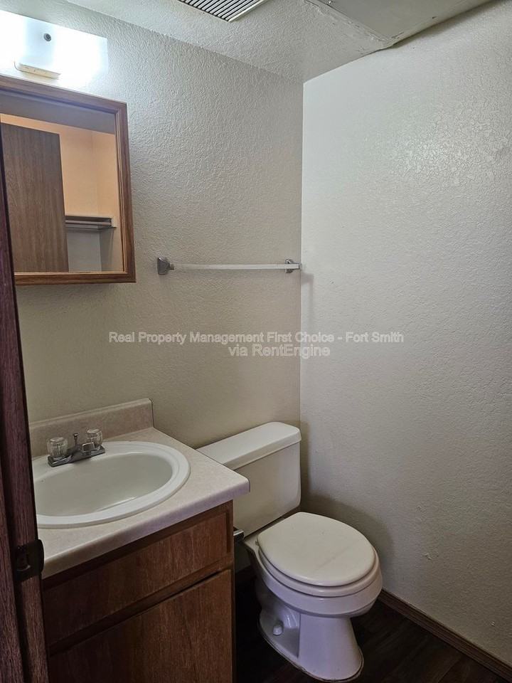 130 Cedar Creek Ct #10 - Photo 5 of 11