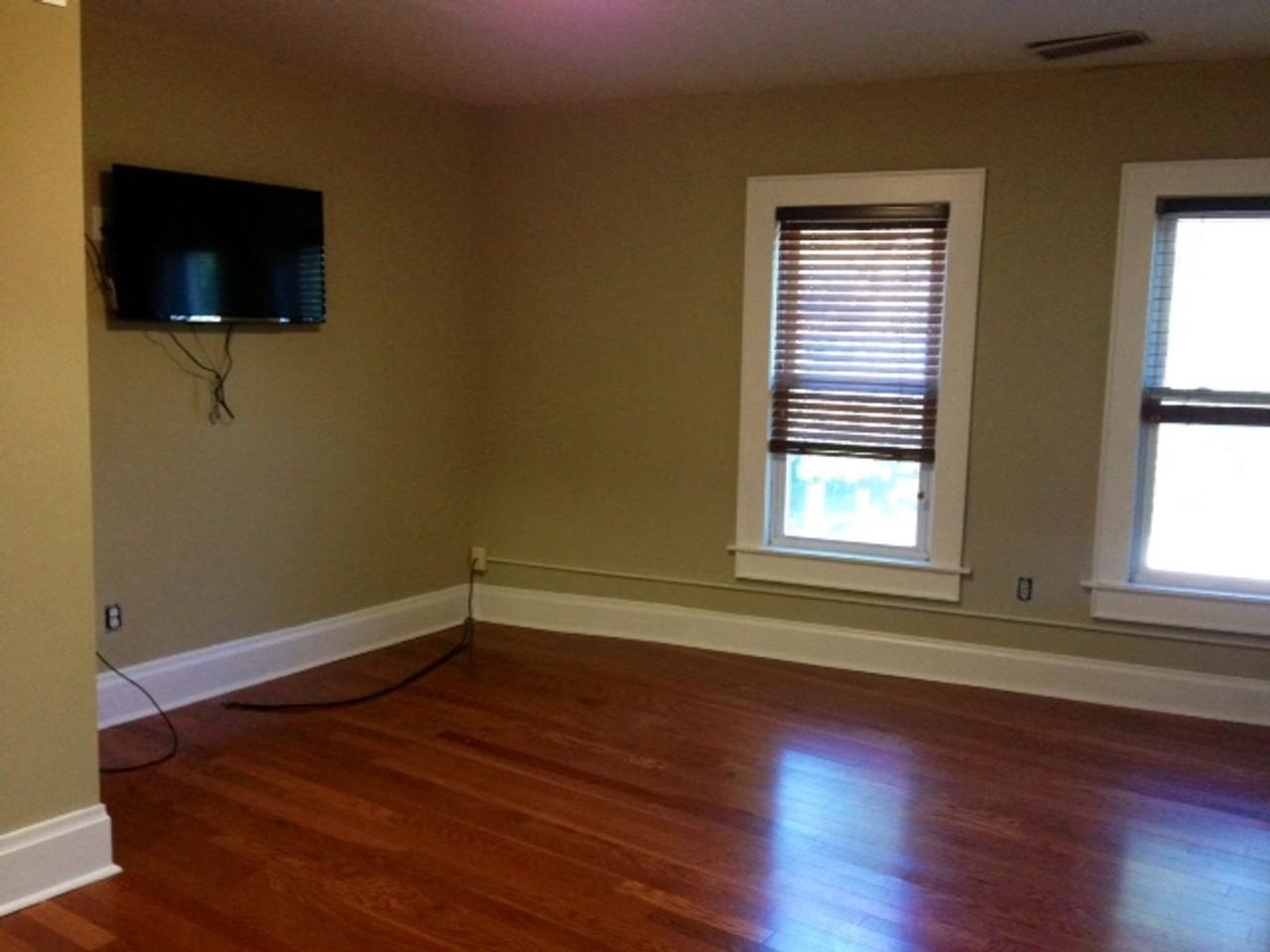 1663 N Pearl St - Photo 2 of 9