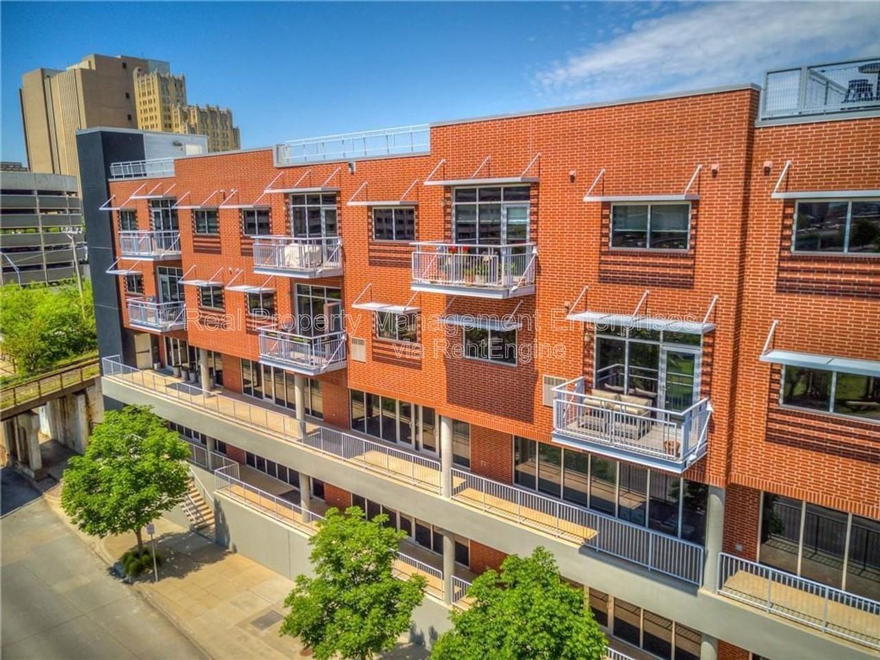 1 Ne 2nd St #304 - Photo 2 of 42
