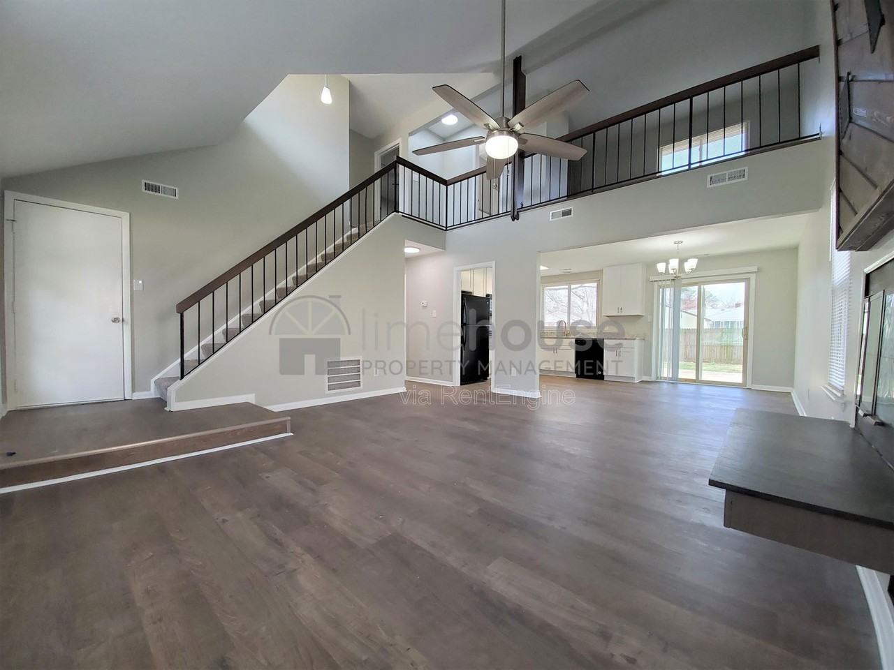 1553 Beachview Dr - Photo 3 of 26