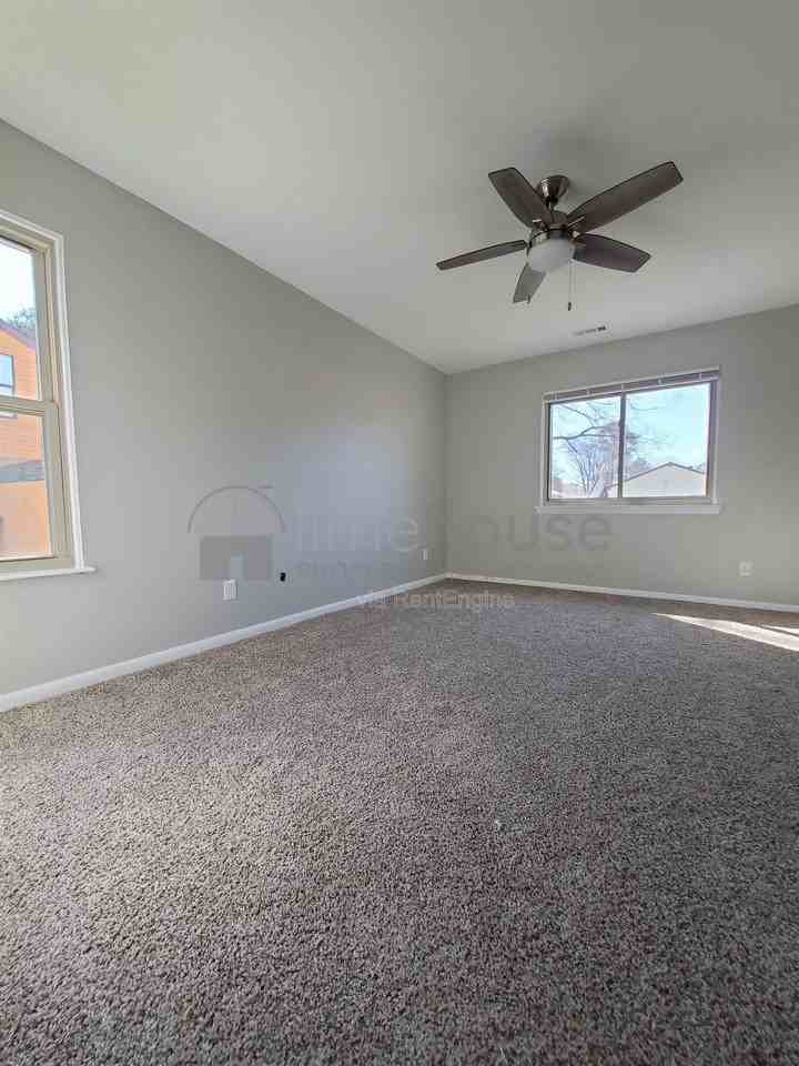 1553 Beachview Dr - Photo 5 of 26