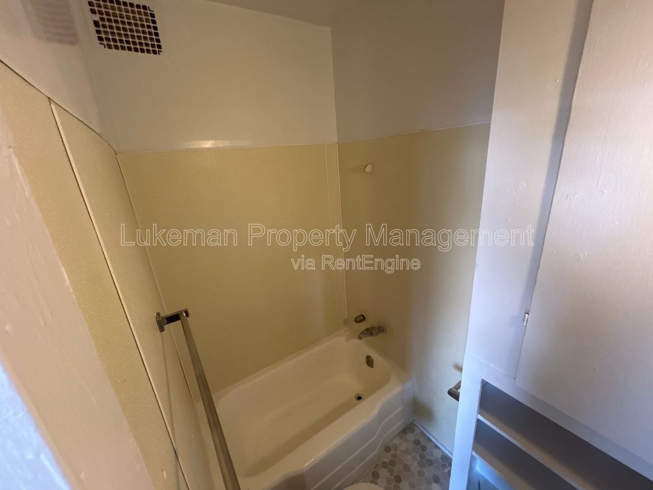 418 Pearl St #1 - Photo 3 of 6