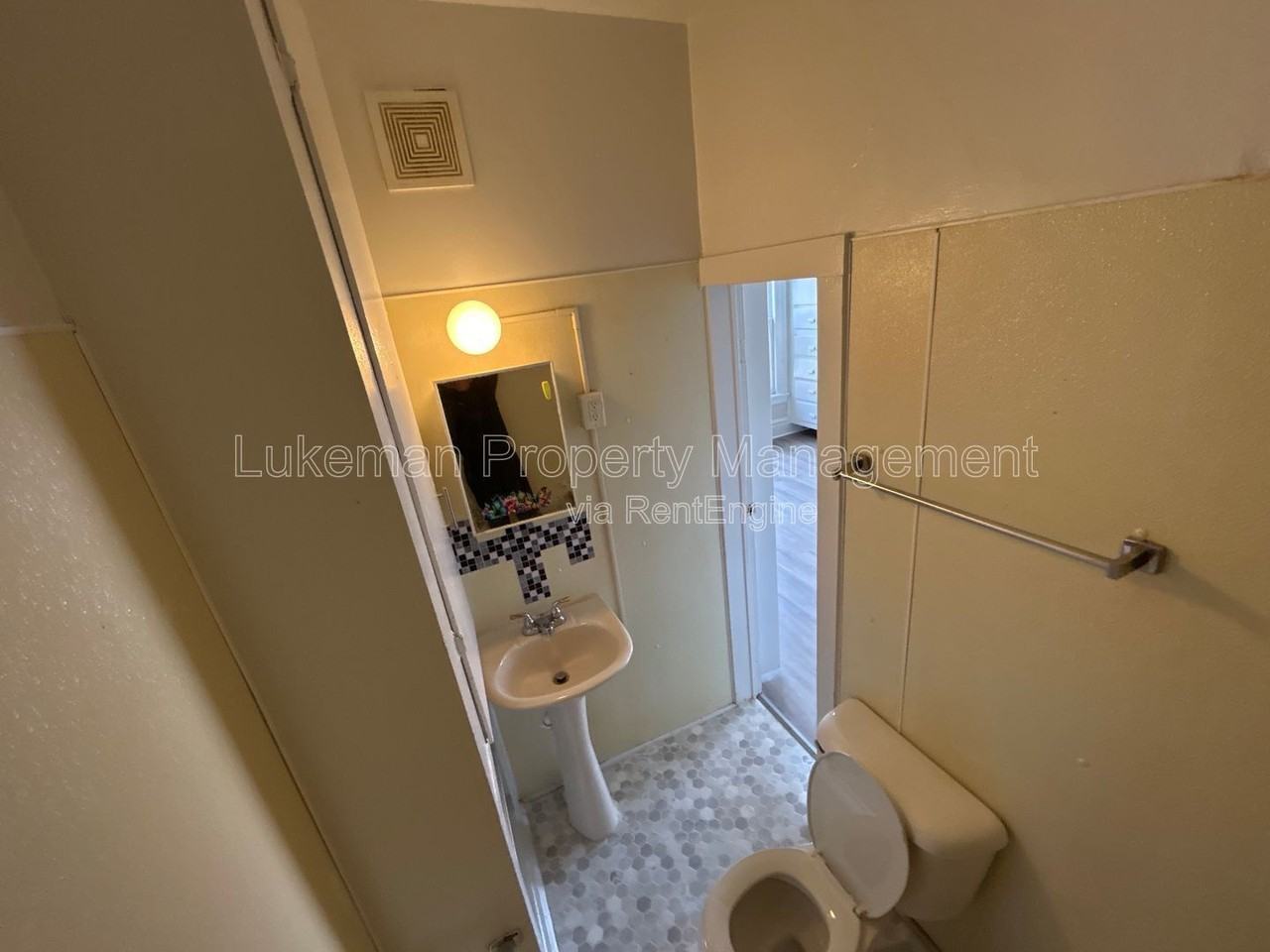 418 Pearl St #1 - Photo 4 of 6