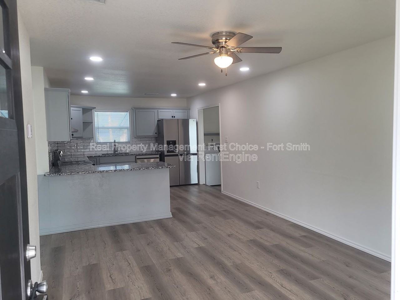 407 Hemlock St - Photo 2 of 17