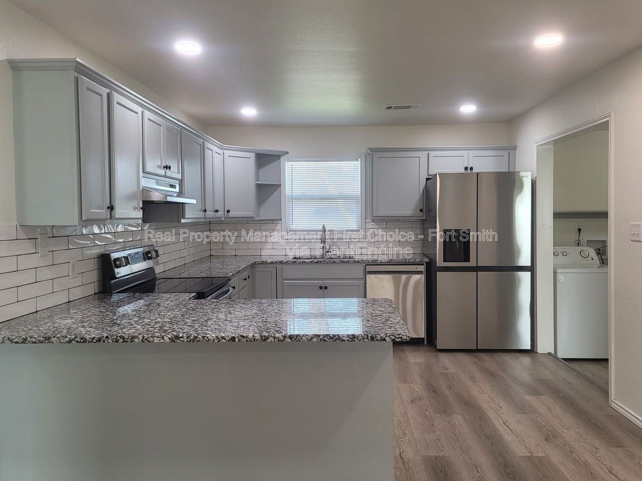 407 Hemlock St - Photo 4 of 17