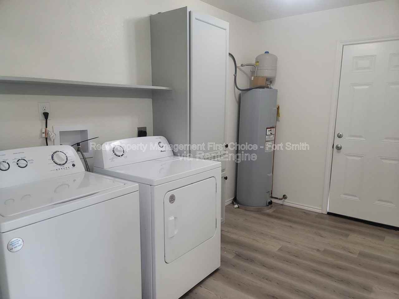 407 Hemlock St - Photo 6 of 17