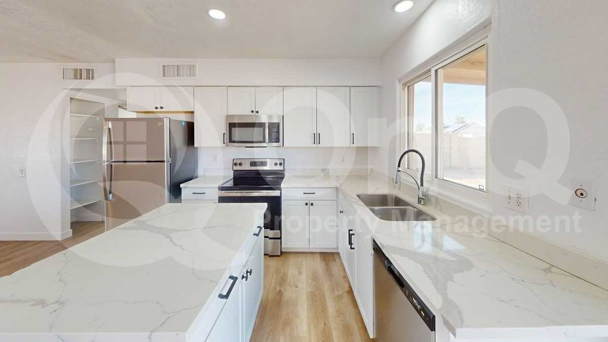 3310 W Runion Dr - Photo 3 of 15