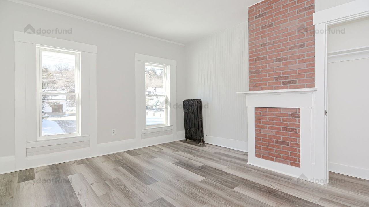 220 S Main St #4 - Photo 2 of 18