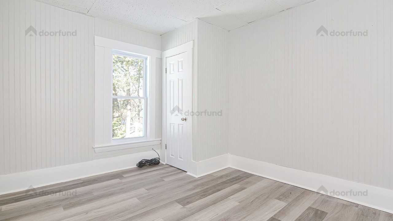 220 S Main St #4 - Photo 3 of 18