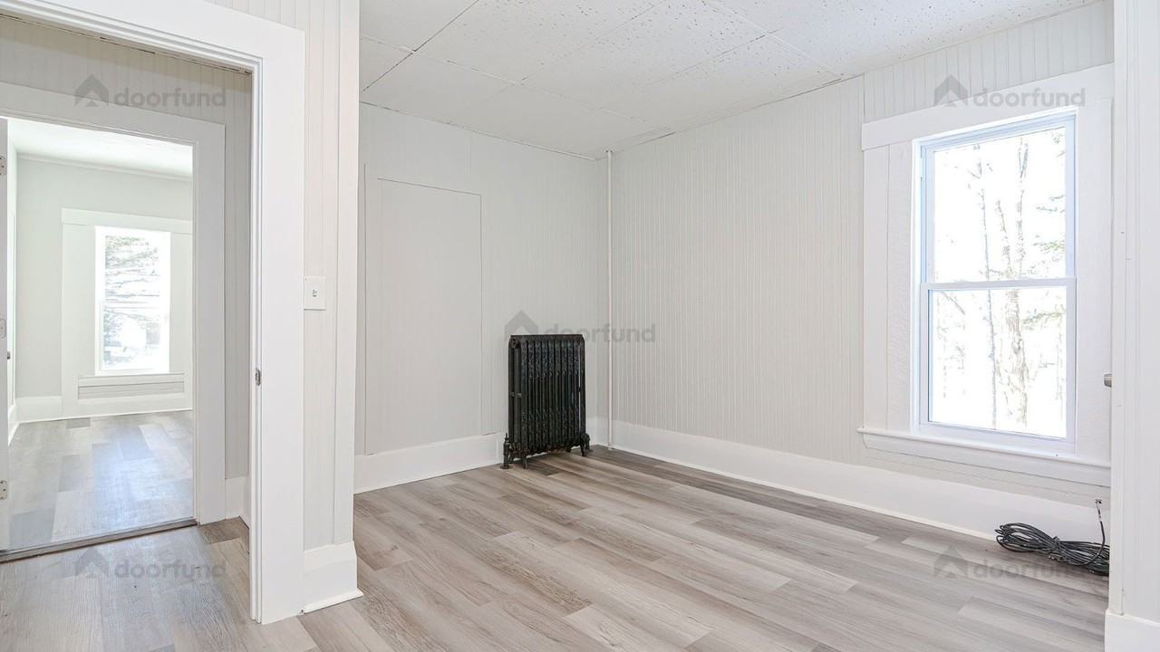 220 S Main St #4 - Photo 4 of 18