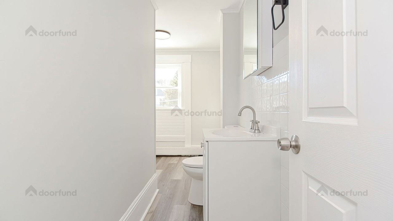 220 S Main St #4 - Photo 5 of 18