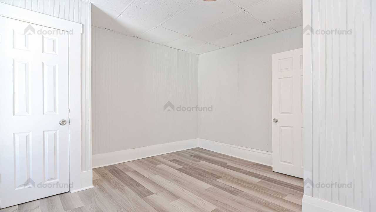 220 S Main St #4 - Photo 6 of 18