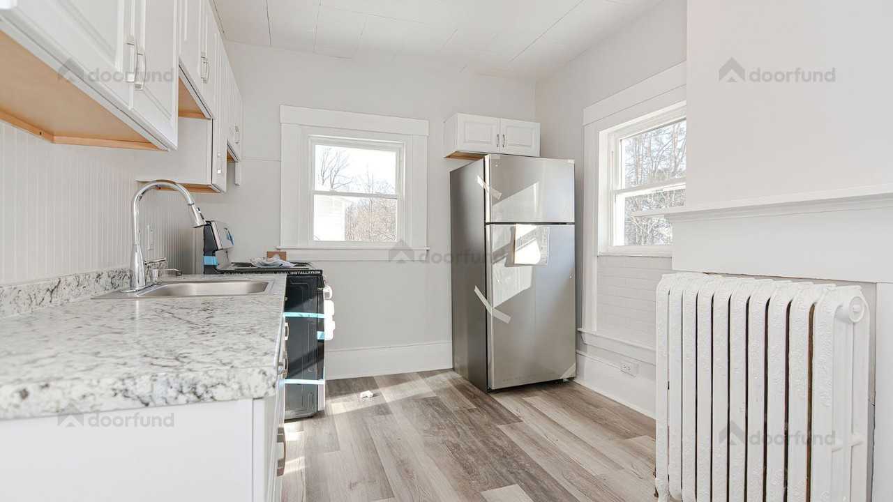 220 S Main St #4 - Photo 7 of 18