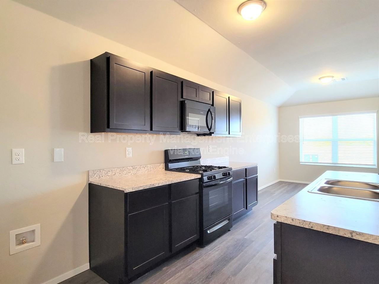 1408 Chuck Wagon Dr - Photo 6 of 20