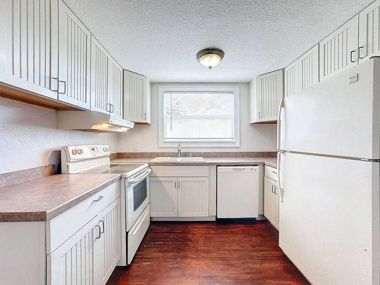 2649 1/2 Dartmouth Ave N - Photo 5 of 33