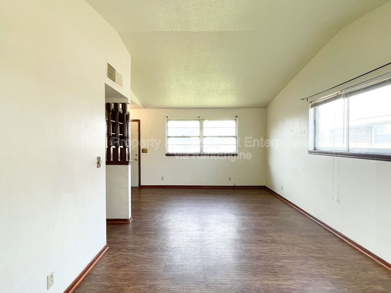 4841 Newport Dr - Photo 5 of 22