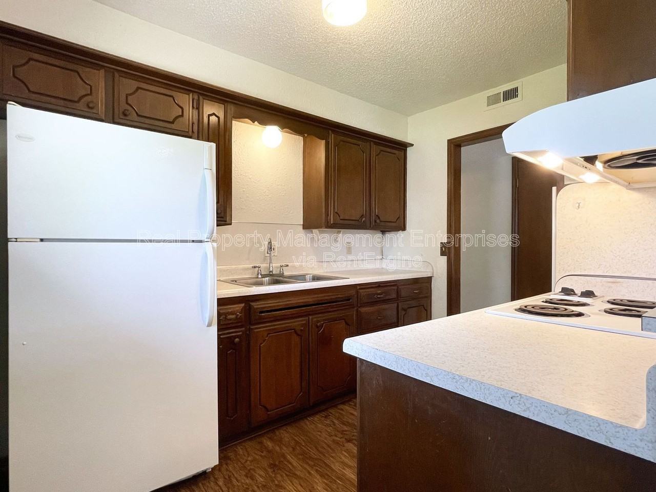 4841 Newport Dr - Photo 6 of 22