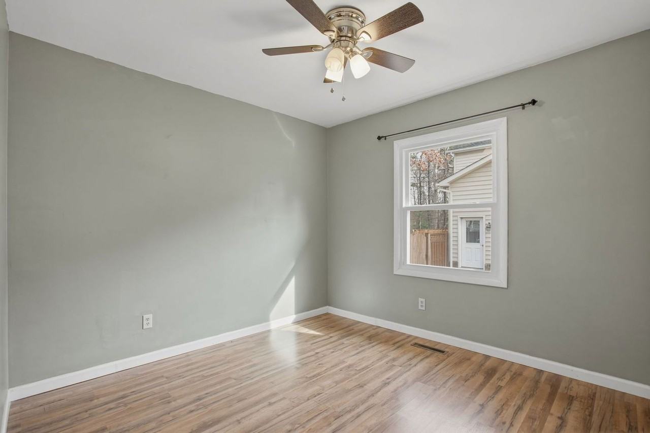 21580 Columbia St - Photo 7 of 15