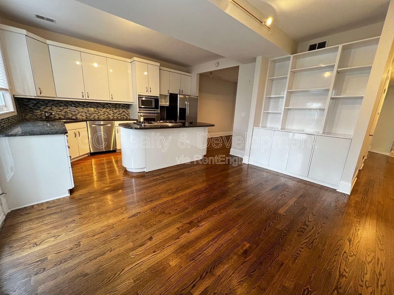 1423 W Oakdale Ave #2 - Photo 2 of 25