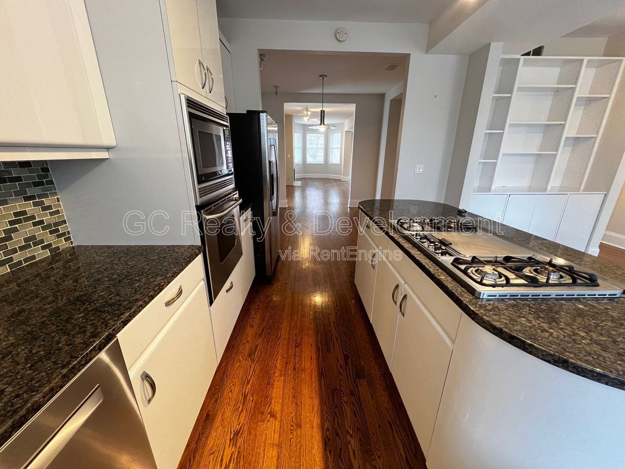 1423 W Oakdale Ave #2 - Photo 6 of 25