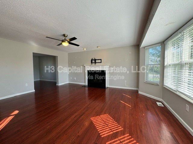 1041 Flora Lake Ct - Photo 4 of 33