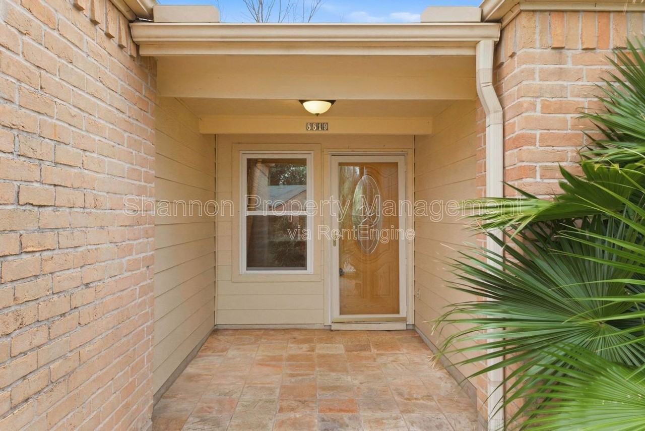 8819 Kindlewood Dr - Photo 4 of 35