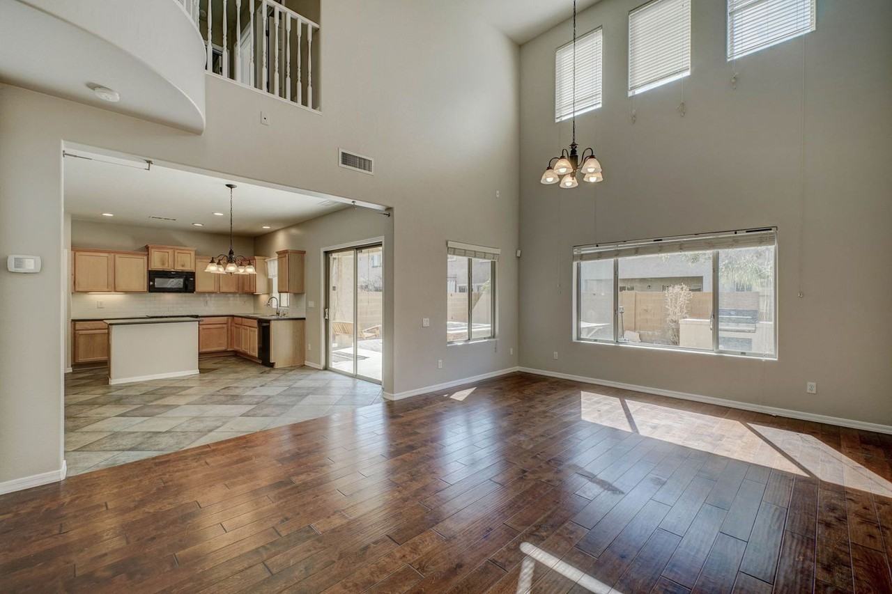 2143 W Marconi Ave - Photo 4 of 39