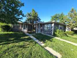 featured image of 102 E Sunrise Dr