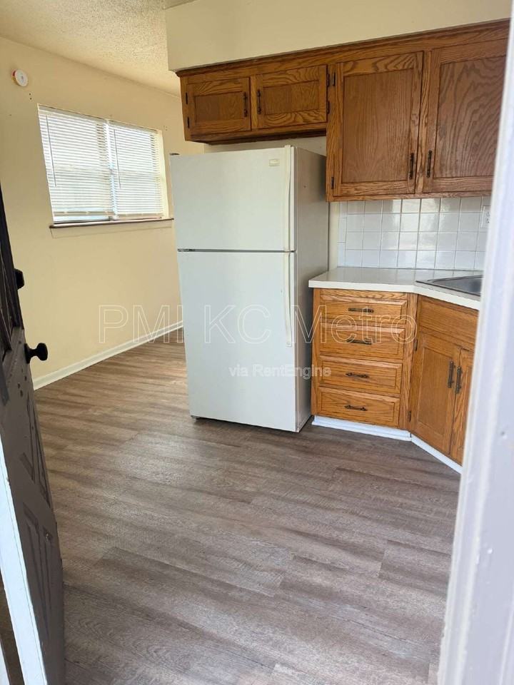 102 E Sunrise Dr - Photo 4 of 10