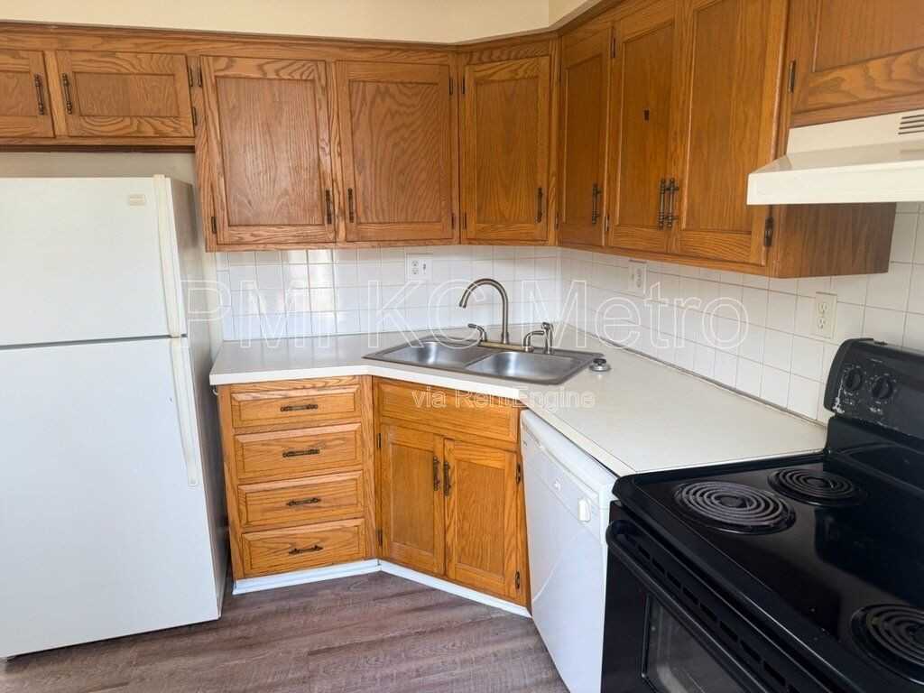 102 E Sunrise Dr - Photo 5 of 10