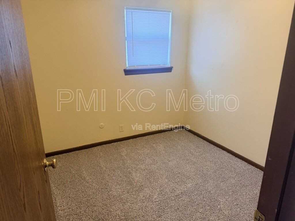 102 E Sunrise Dr - Photo 7 of 10