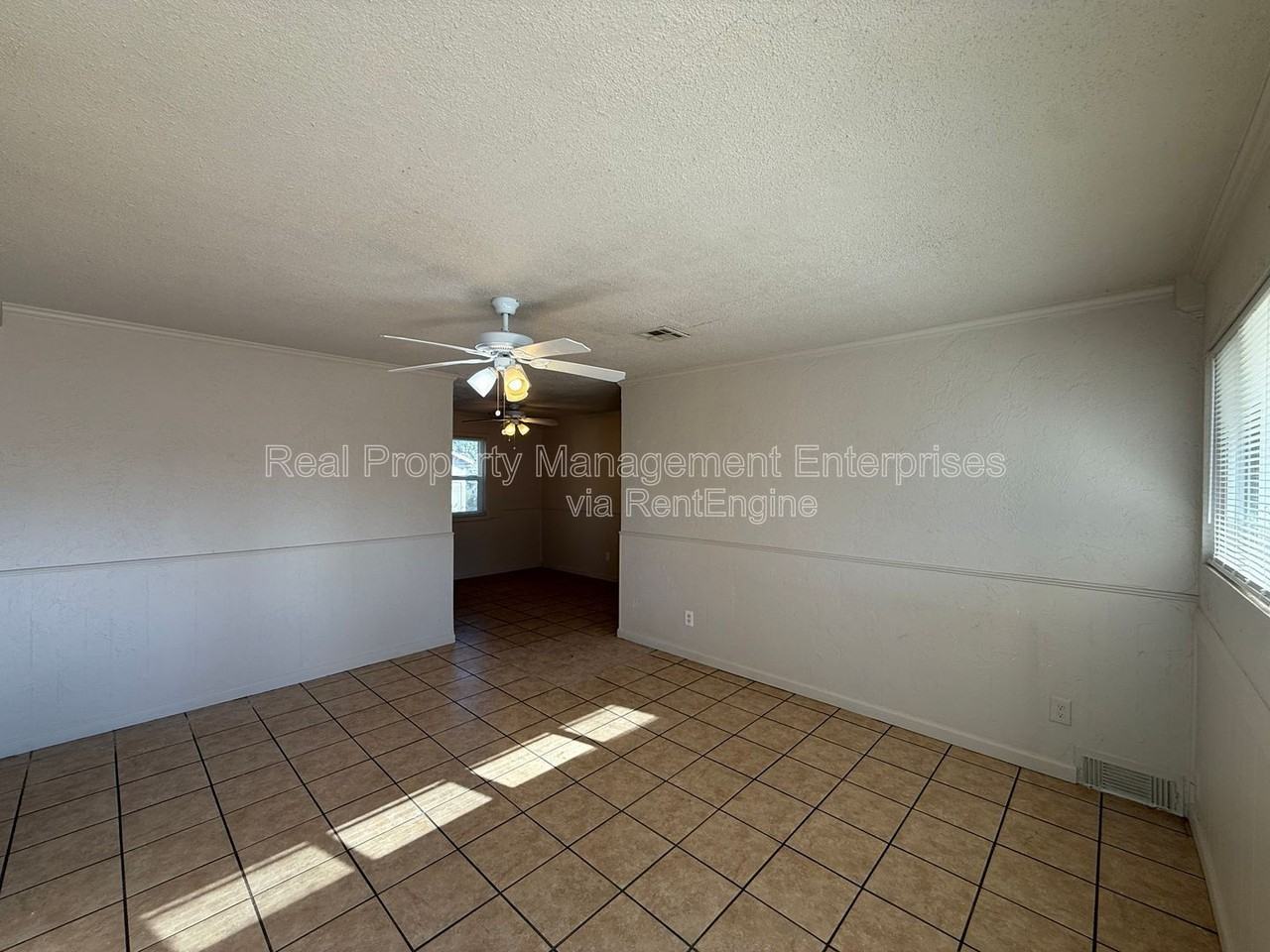 5305 S Drexel Ave - Photo 3 of 12