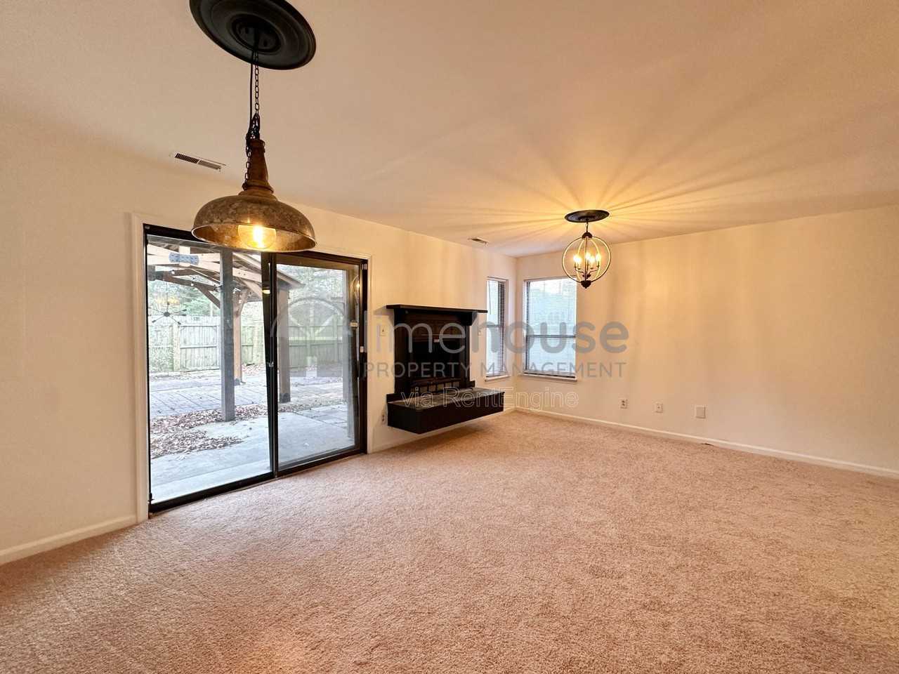 4611 Fern Oak Ct - Photo 5 of 26