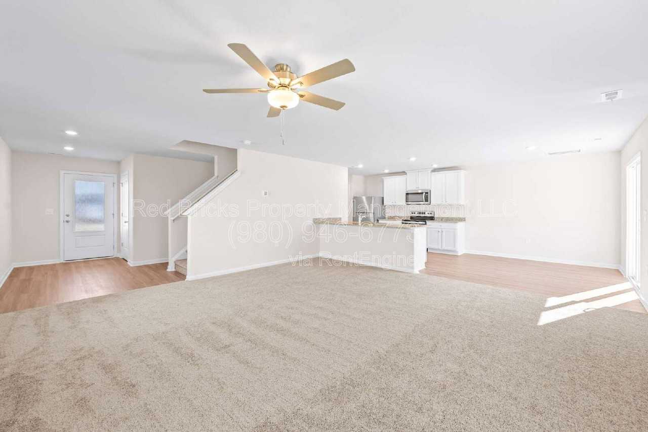 1621 Nia Rd - Photo 4 of 22