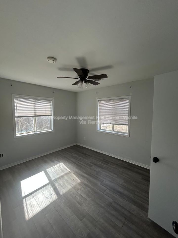 200 S Lamar Ave - Photo 4 of 10