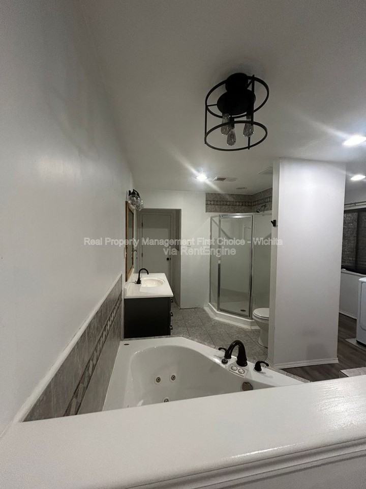 200 S Lamar Ave - Photo 2 of 33