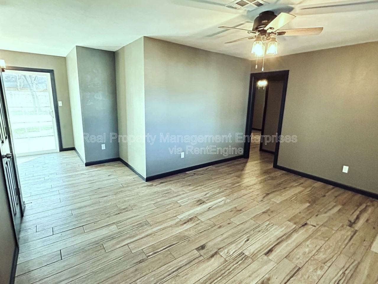 2114 Allenhurst St - Photo 5 of 28